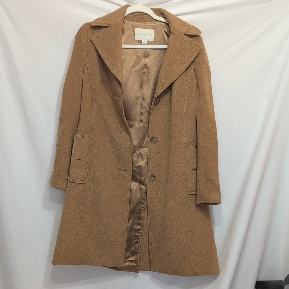 Banana Republic Women's Tan Trench Coat - Picture 1 of 10